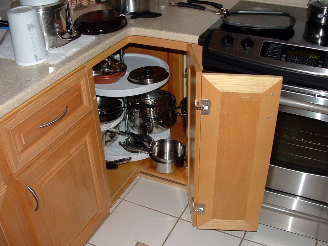 угловой шкафчик на кухне