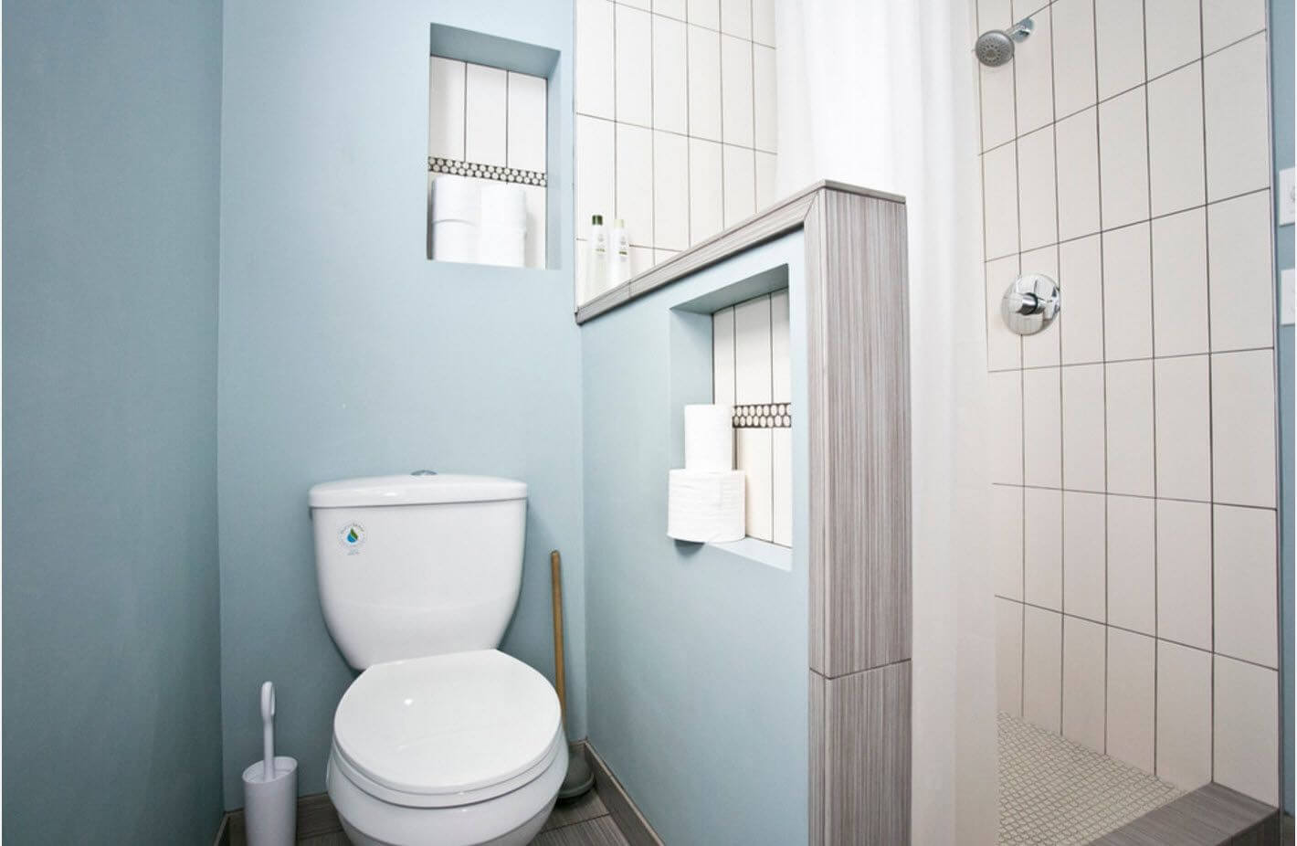 Фото идеи маленькой ванной комнаты 4