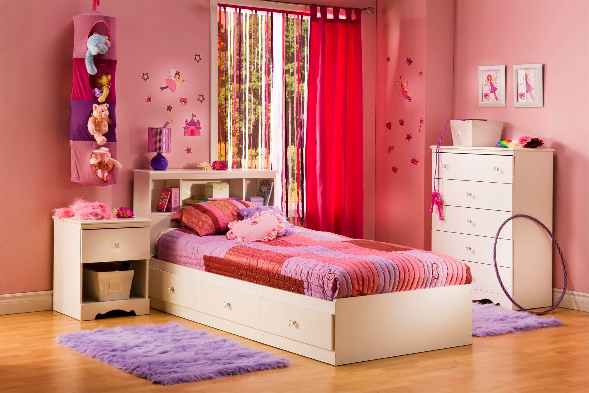 розовая детская комната для девочки
