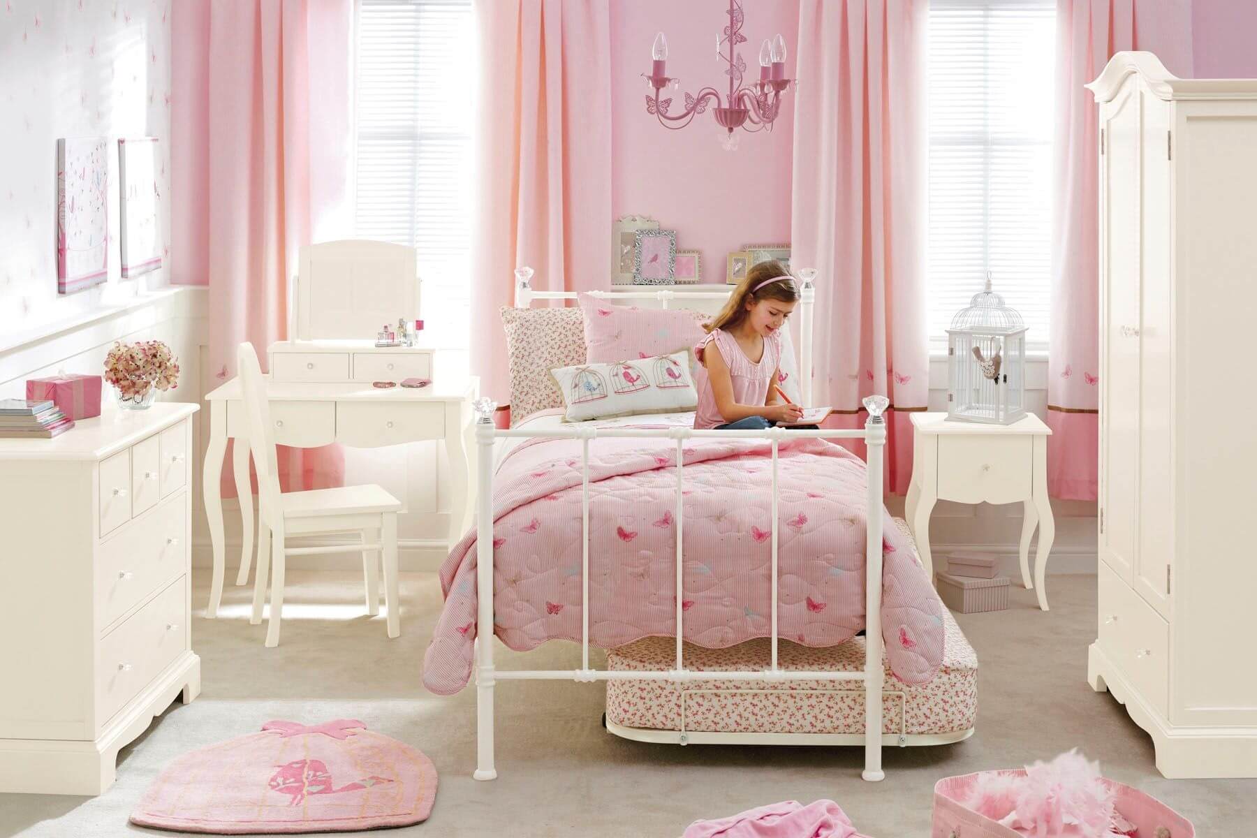 интерьер розовой детской комнаты для девочки