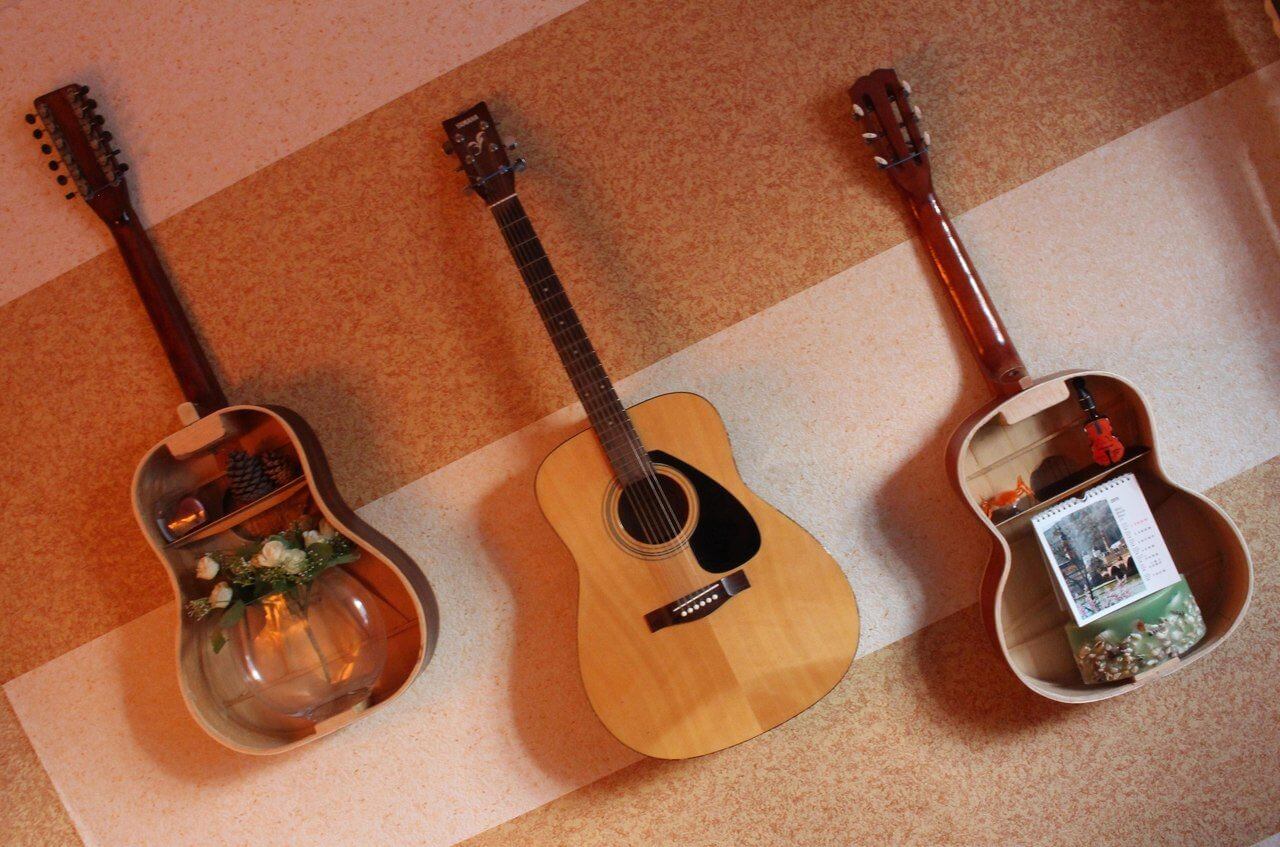 Оригинальные деревянные полки из гитар