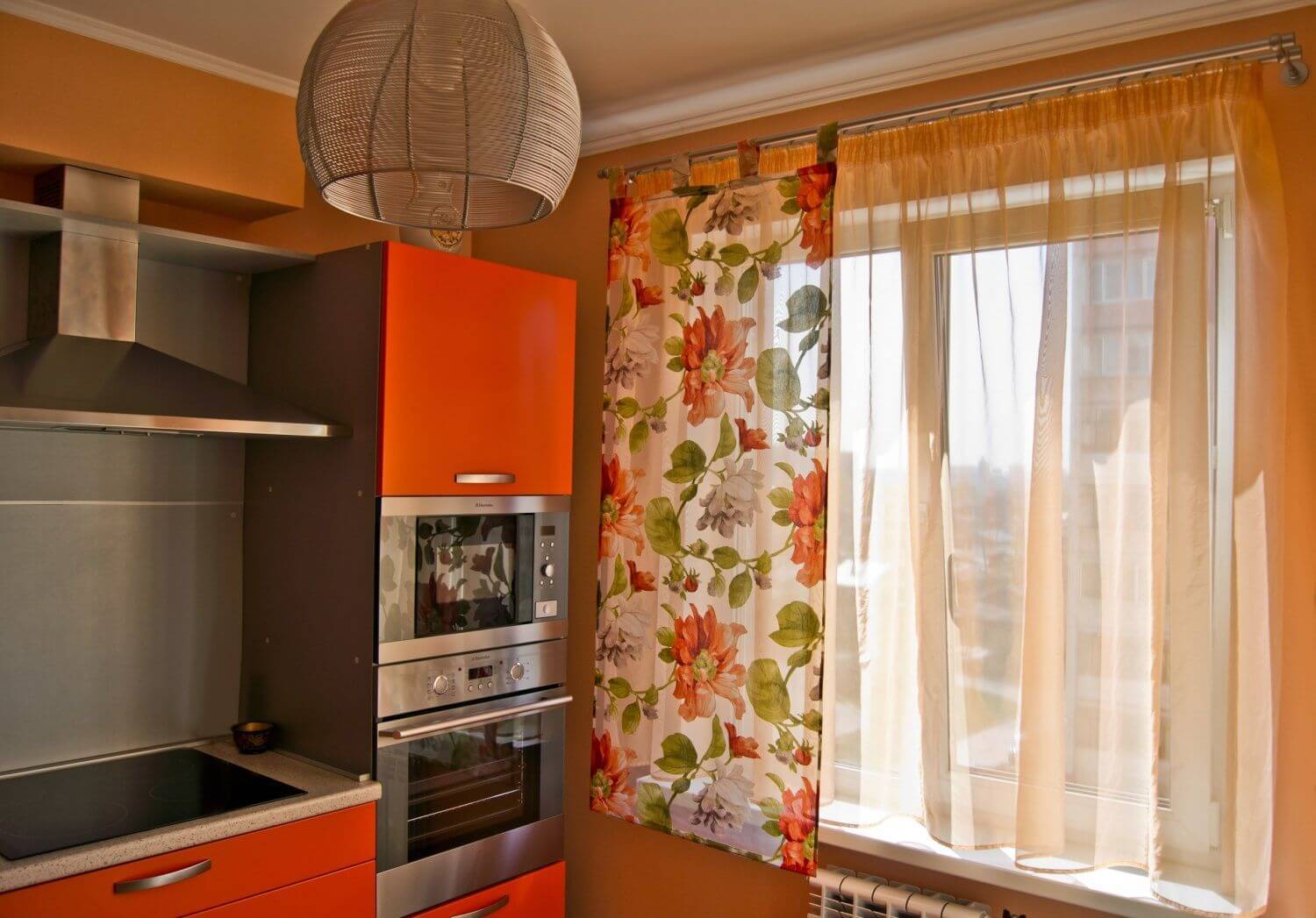 шторы для кухни с цветочным принтом 