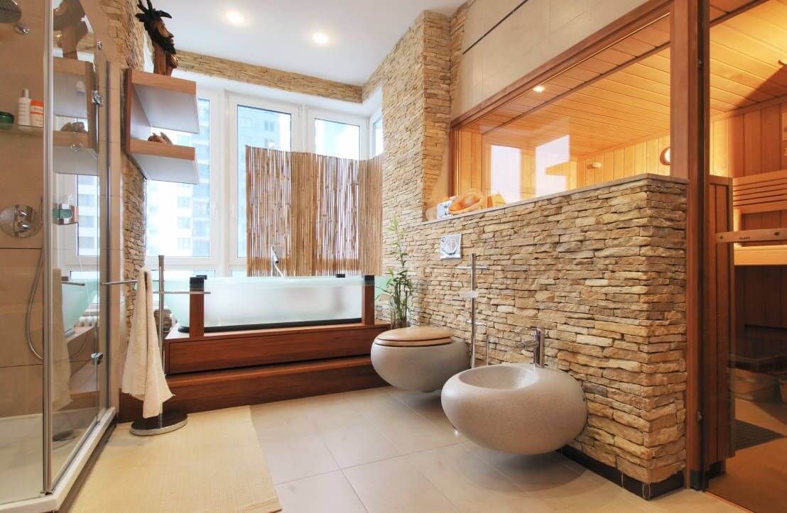 Каменная плитка для просторной ванной