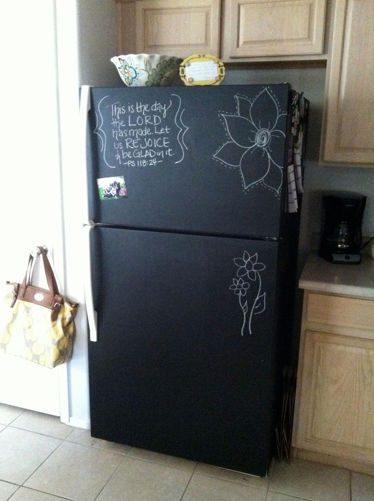 холодильник в грифельной краске