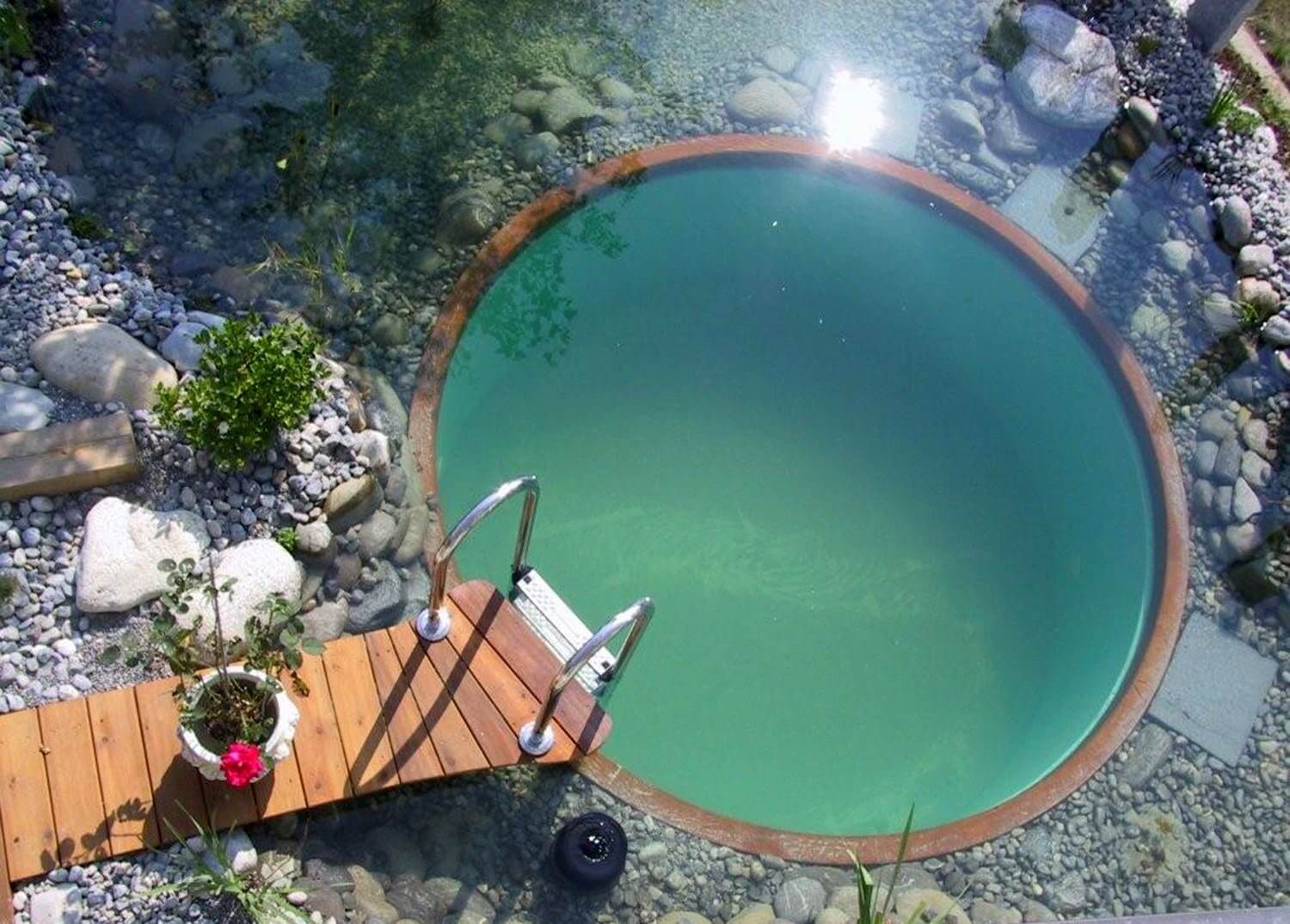 Декоративный пруд бассейн.