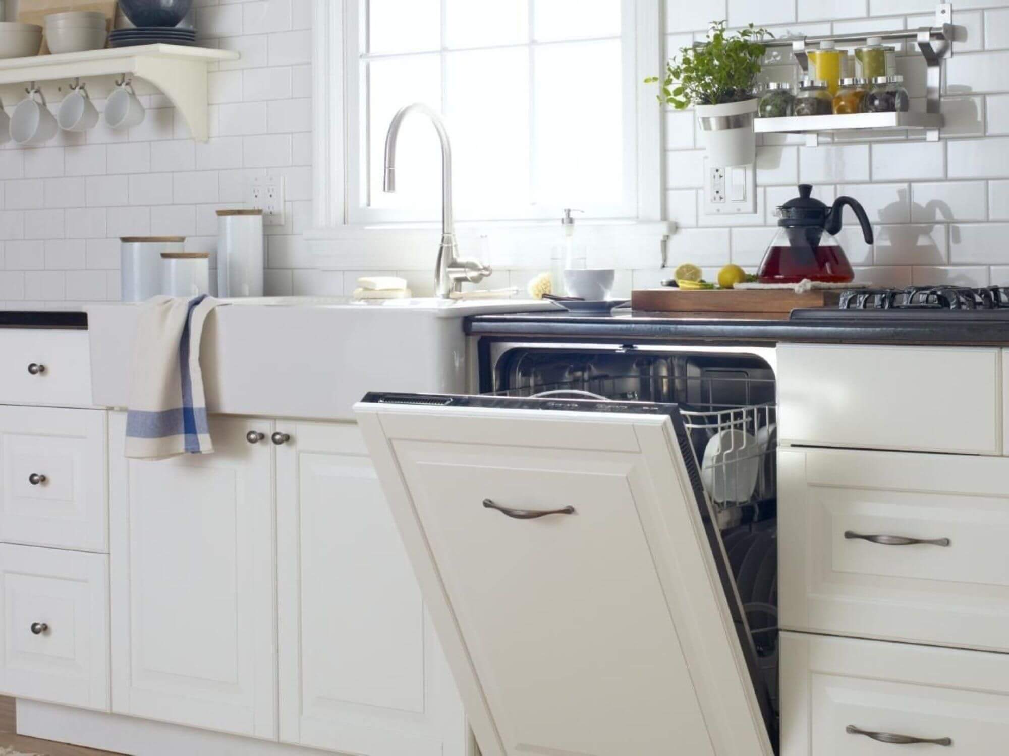 посудомоечная машина на кухне фото