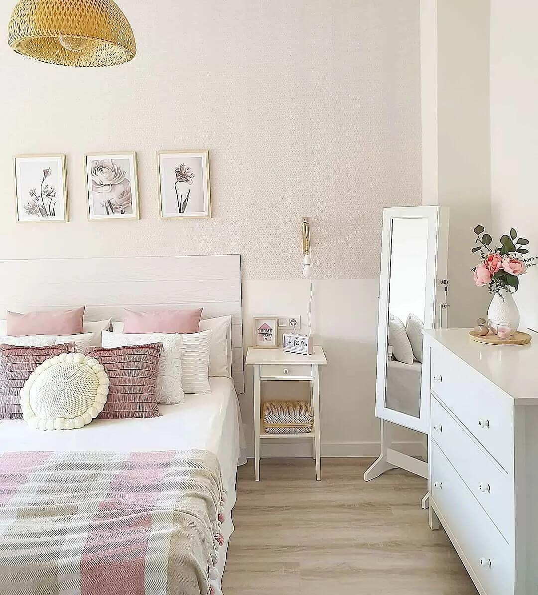 мягкий розовый цвет в интерьере спальни