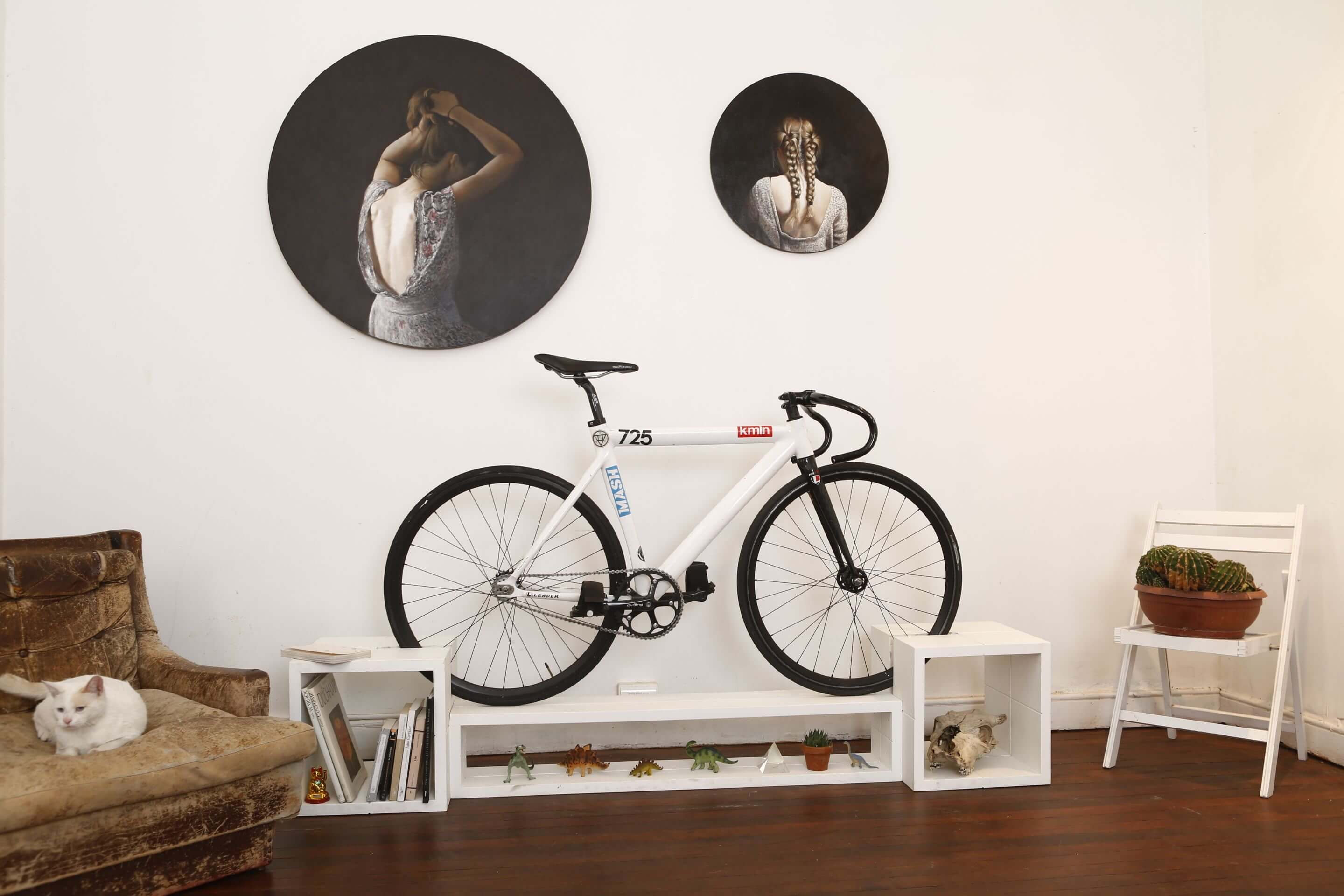 Мебель-подставка для велосипеда