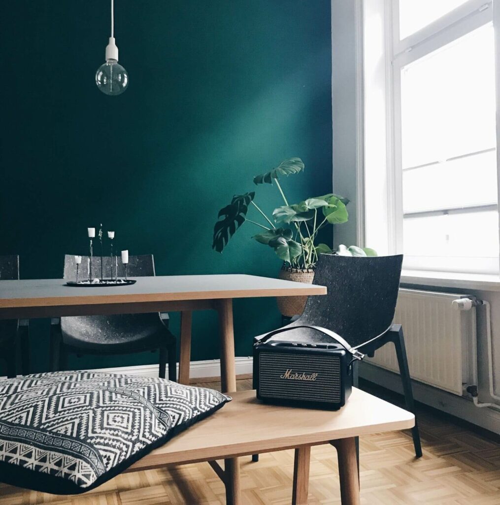 Глубокий зеленый цвет в интерьере