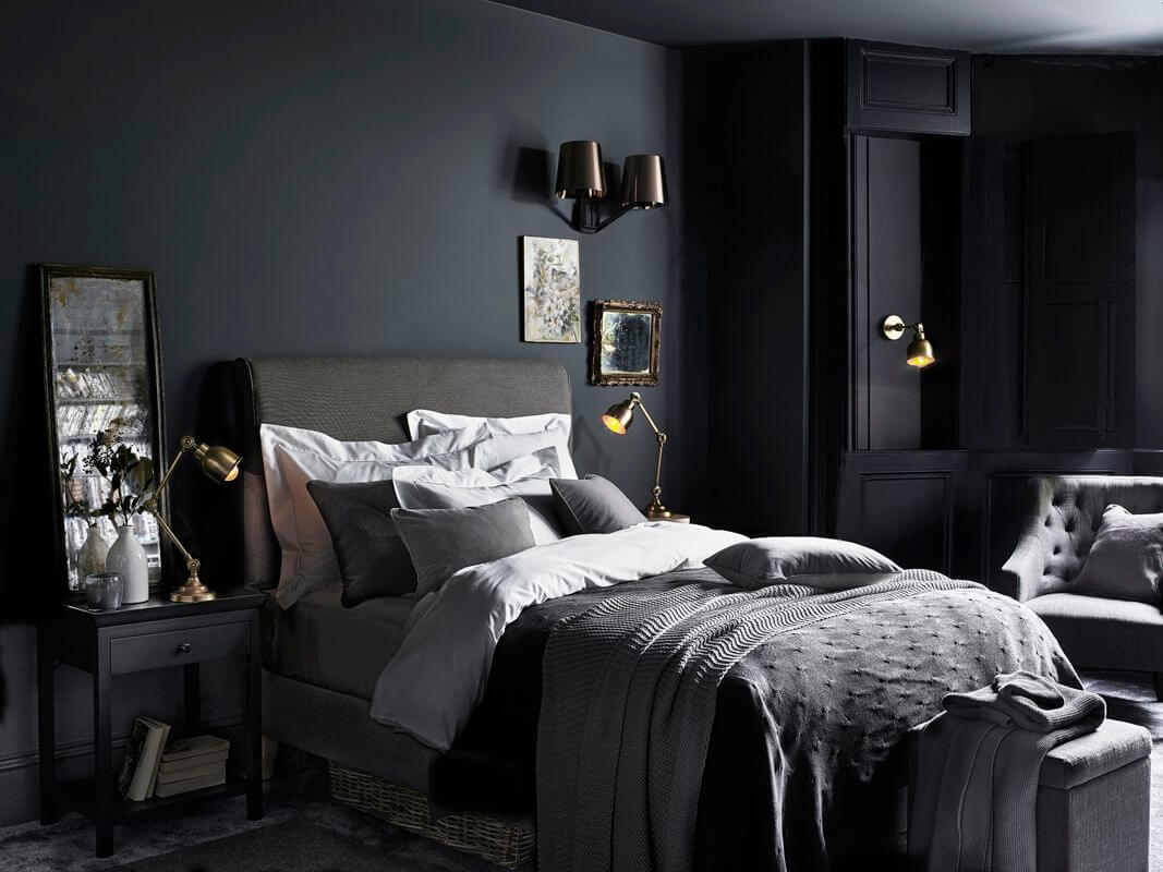 черная спальня в классическом стиле