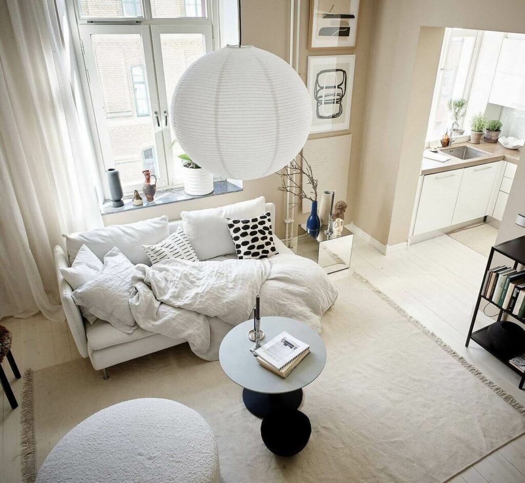 Маленькая квартира со спальней на антресоли