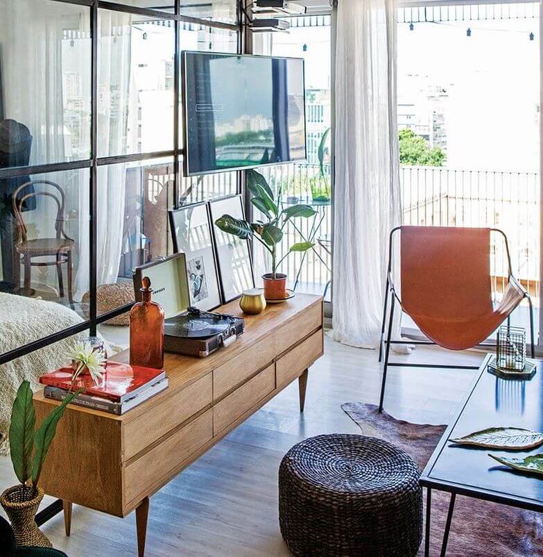 Маленькая квартира со спальней за стеклянной перегородкой в Италии (38 кв. м)