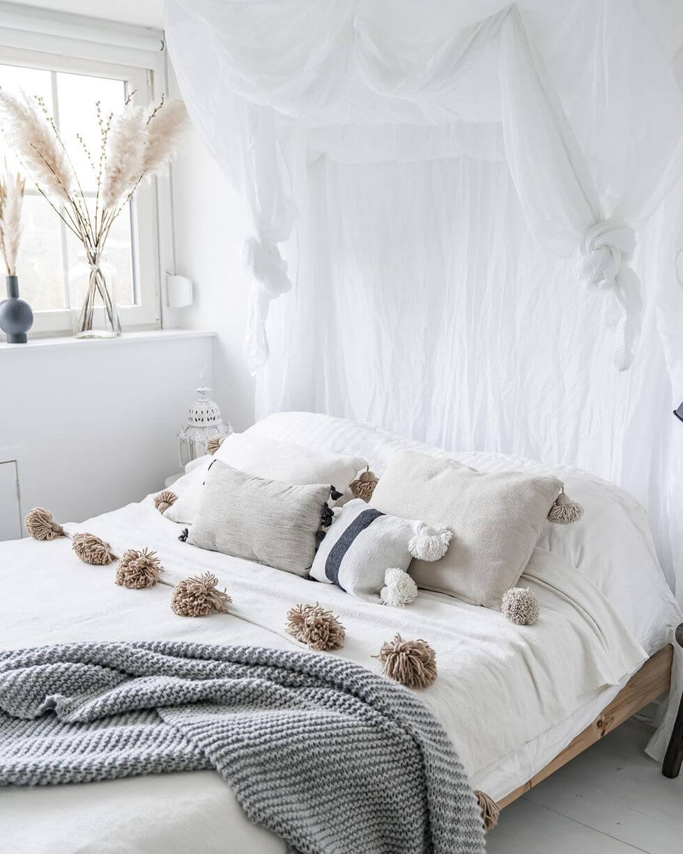уютная белая спальня