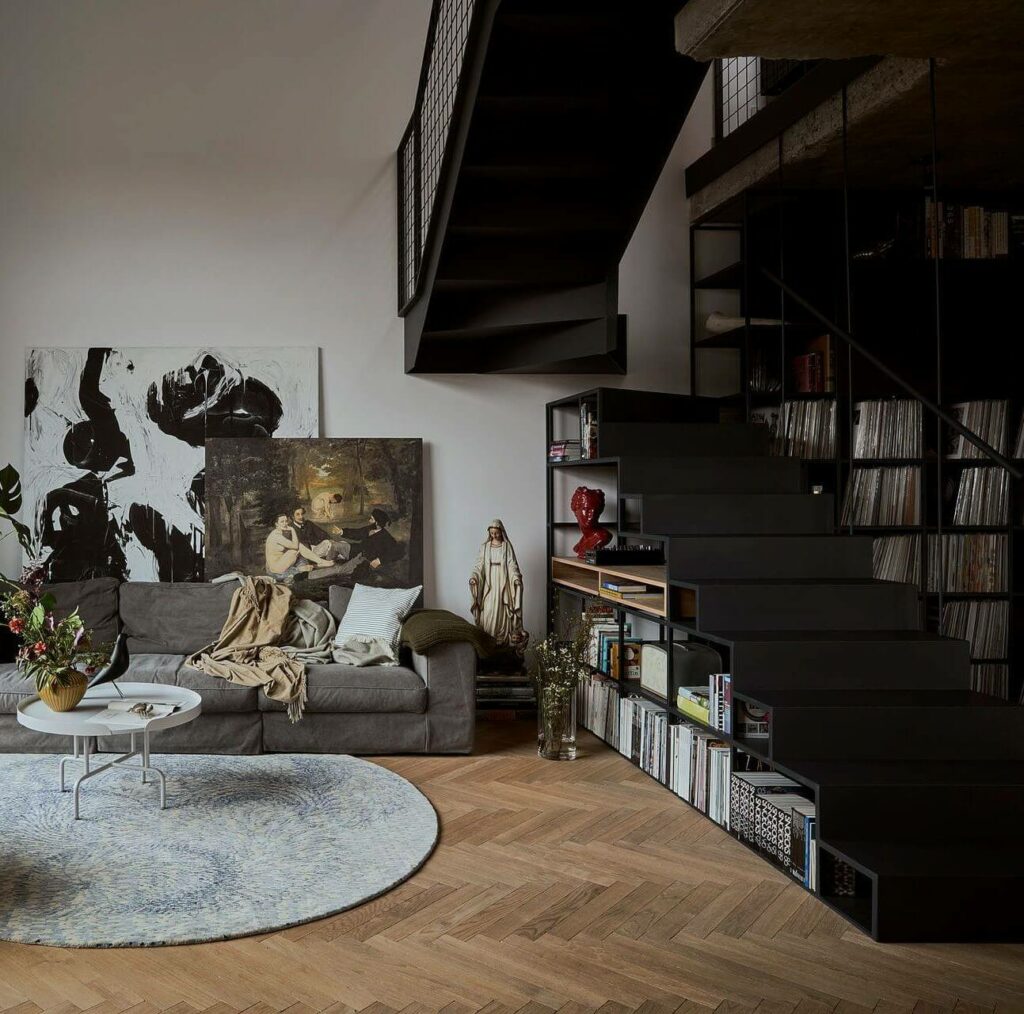 Брутальный лофт со спальней на мезонине в Познани