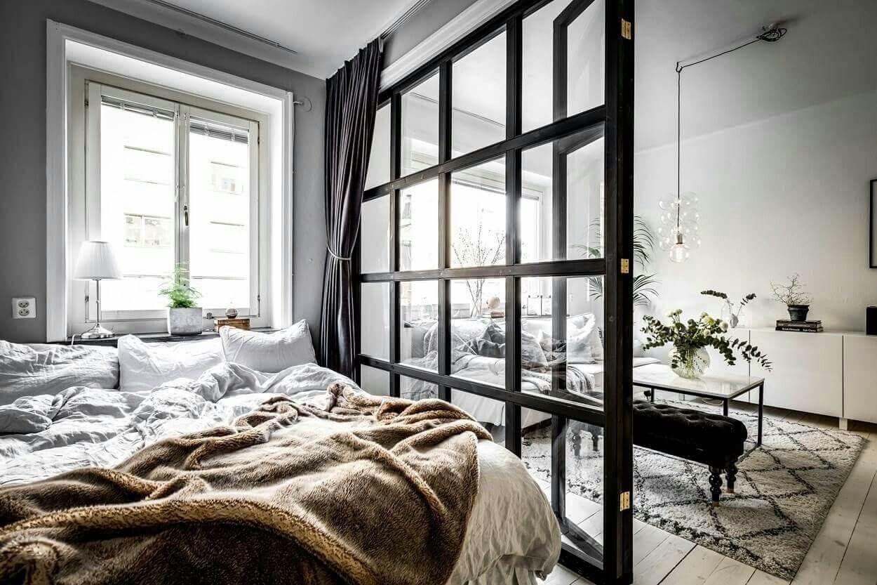 спальня-гостиная зонирование стеклянной перегородкой