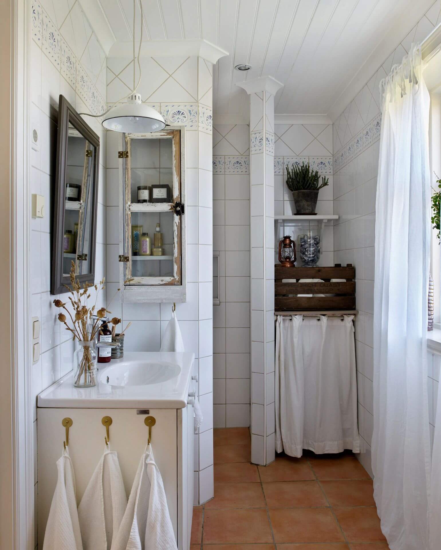 ванная комната в классическом стиле загородного дома
