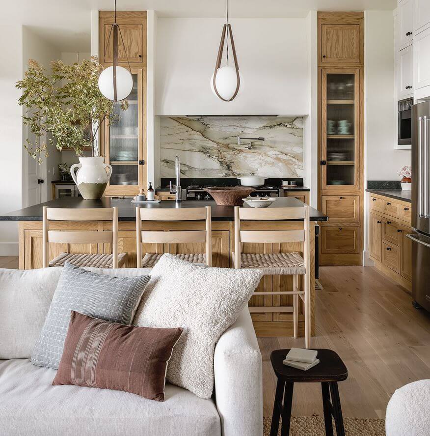 Светлый и уютный интерьер вне времени в Оклахоме