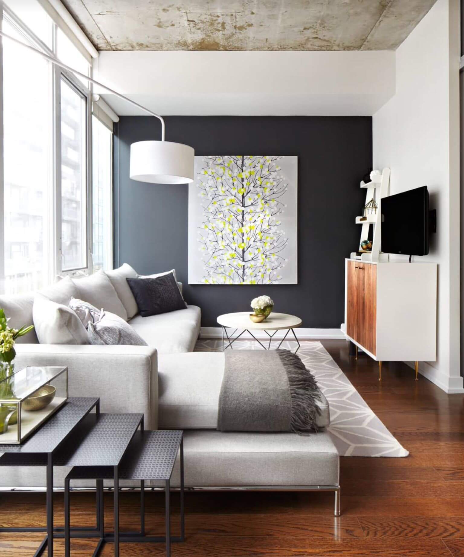 Акцентная стена в узкой комнате