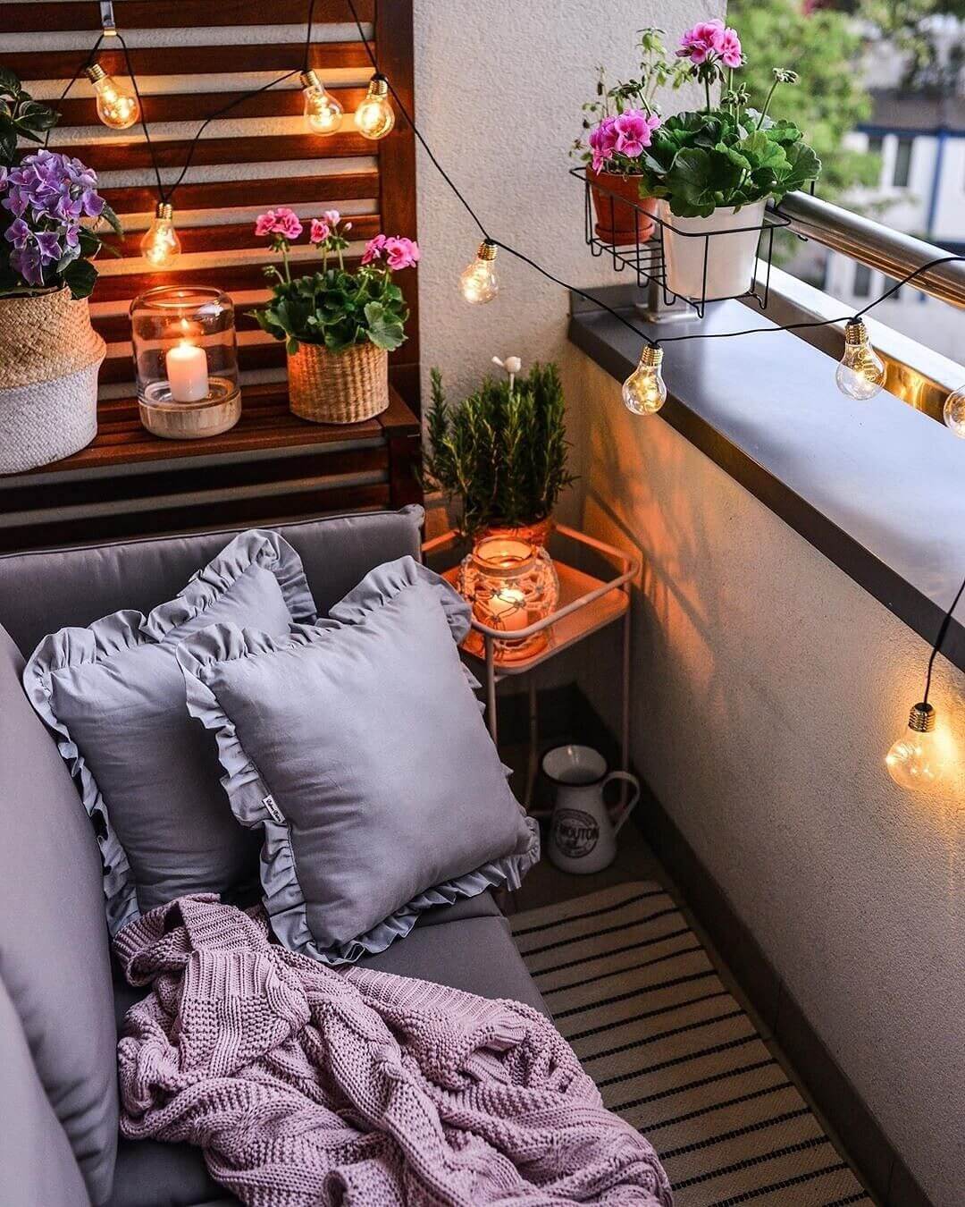уютный декор балкона