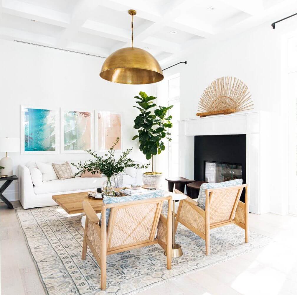 Белоснежный дом с нотками колониального стиля во Флориде