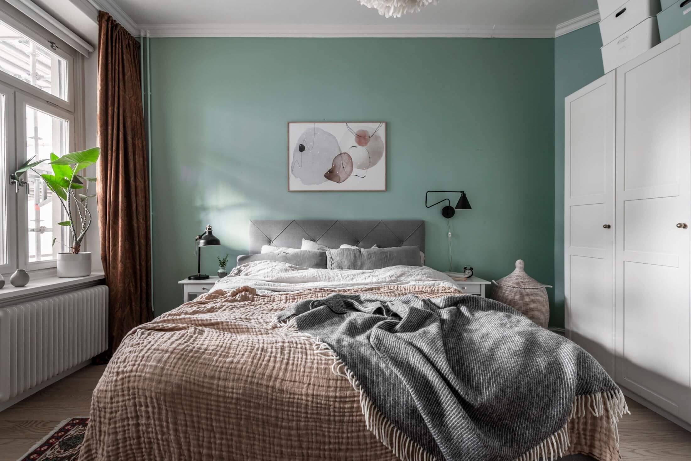 зеленые стены в спальне