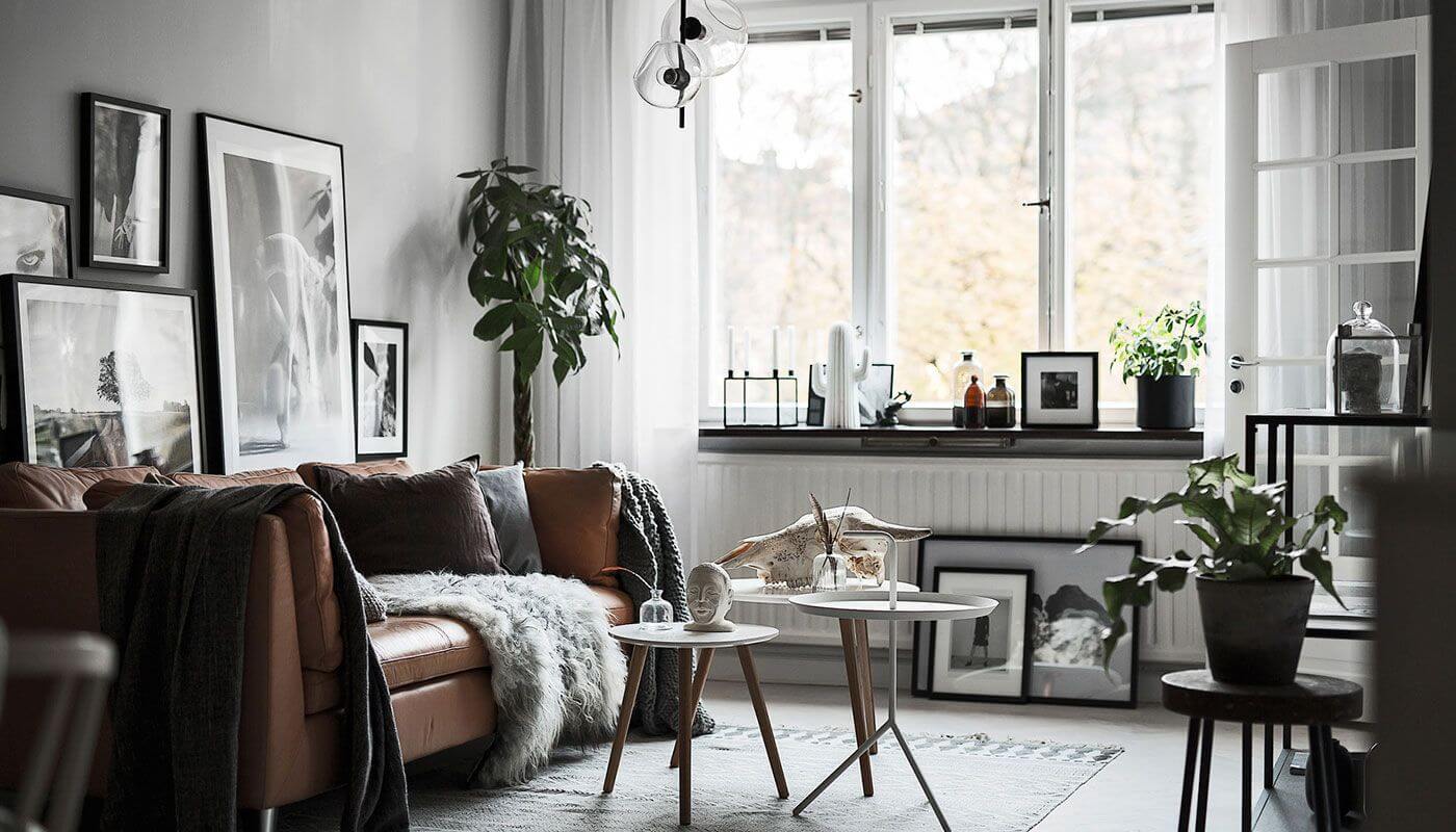 кожаный диван в интерьере в скандинавском стиле