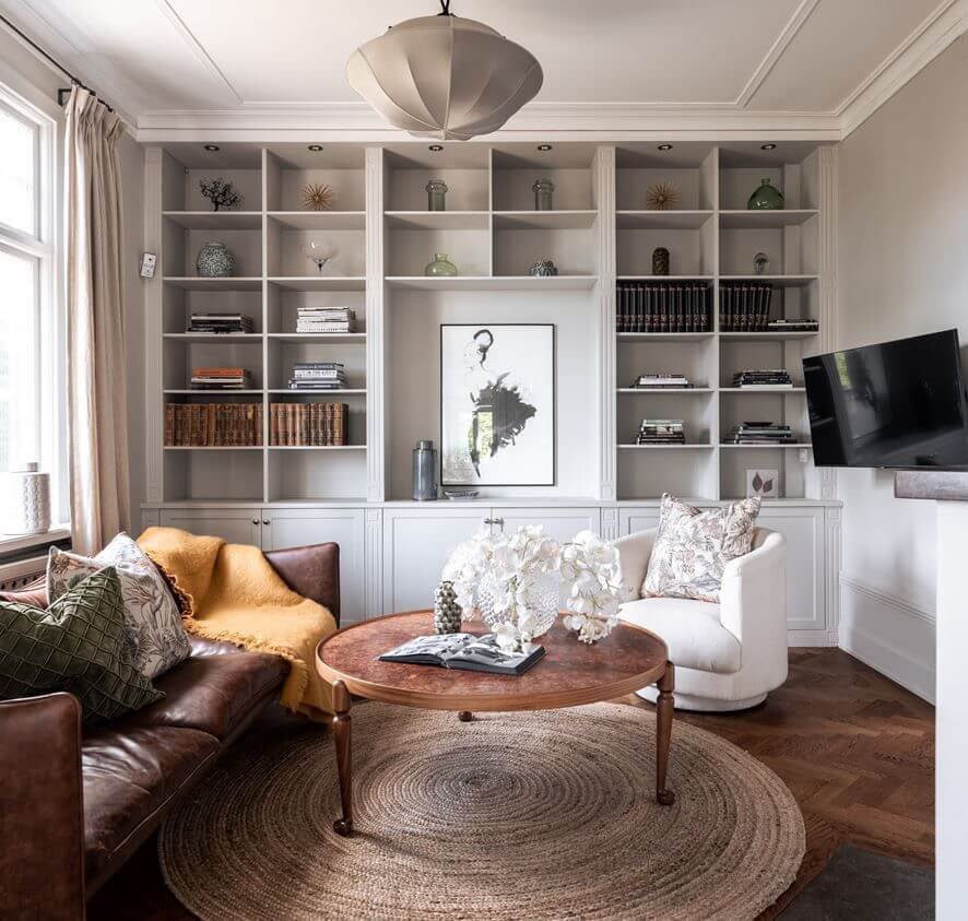 Прекрасный деревянный загородный дом с современными интерьерами в Швеции