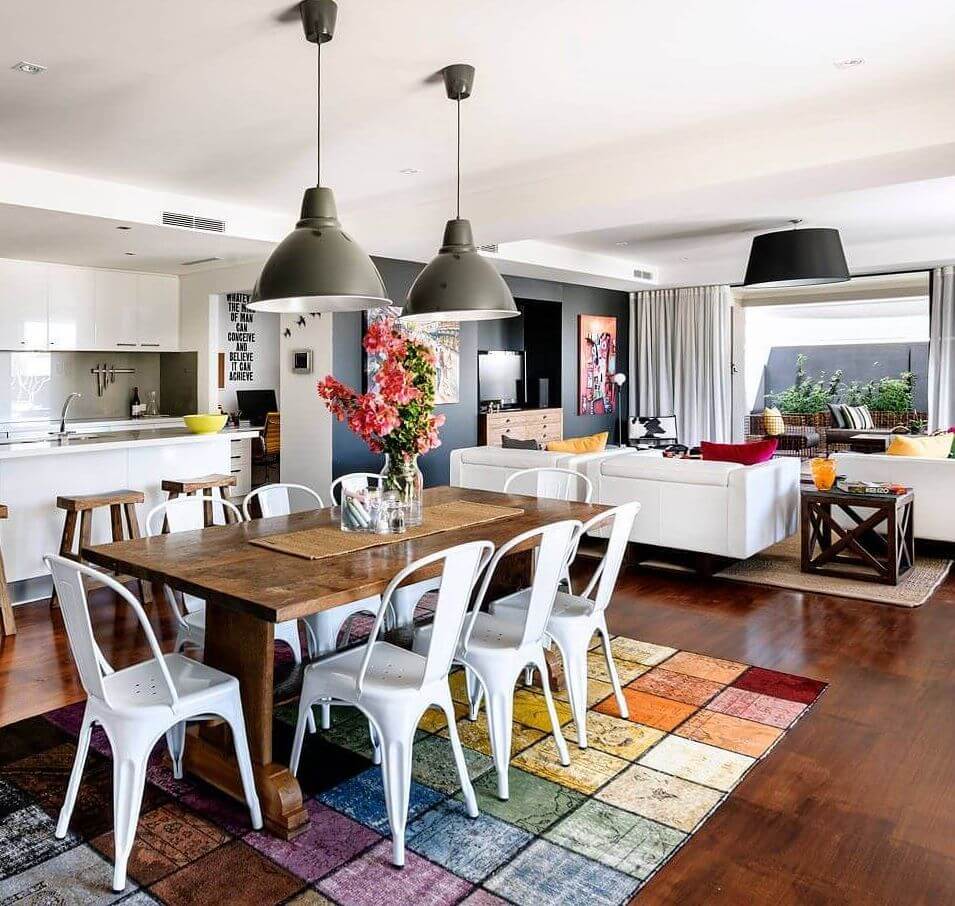 Яркие ковры в интерьере: 20 красочных примеров