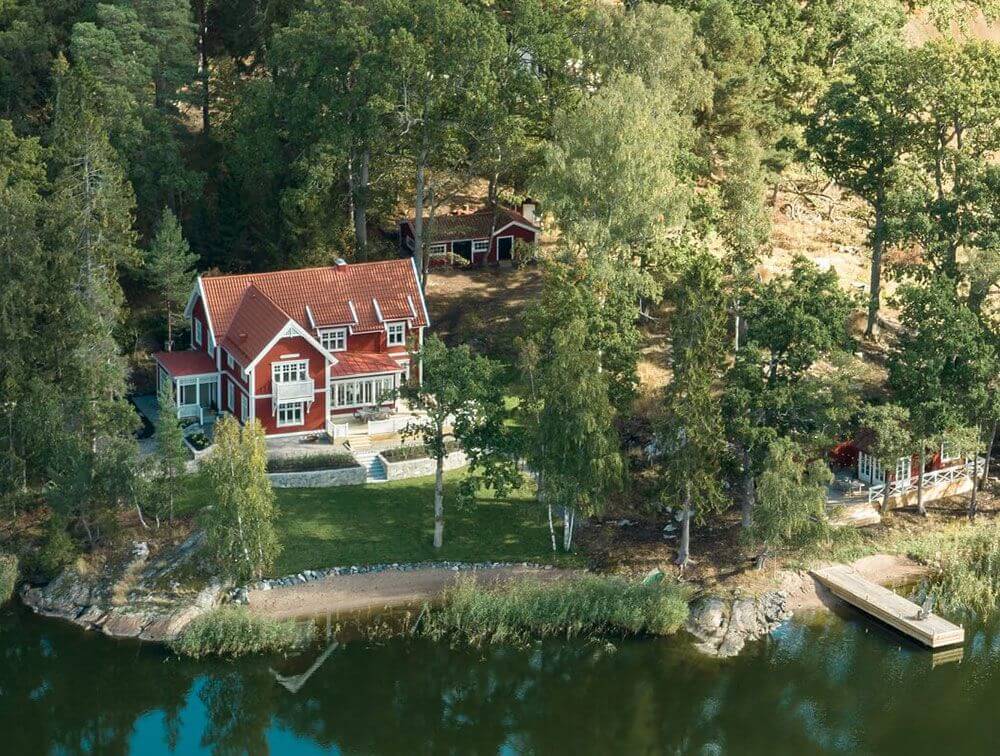 дом на берегу озера