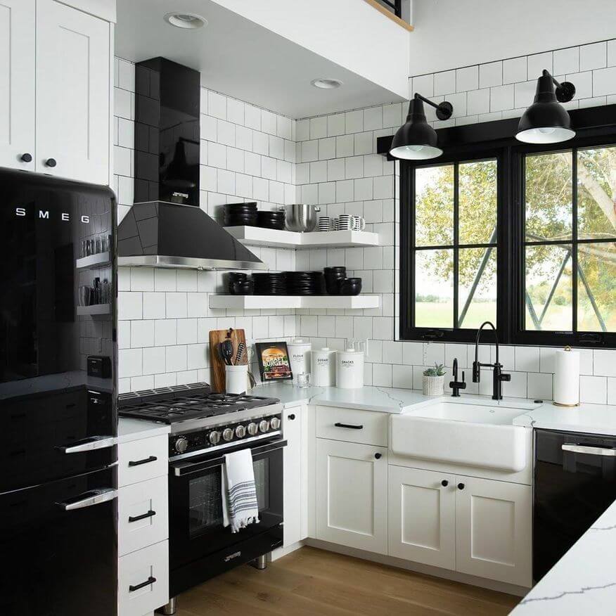 Черно-белая кухня: 20 реальных примеров