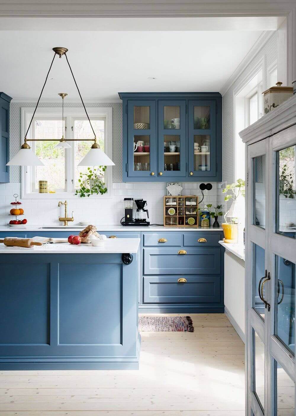 бело-синяя кухня