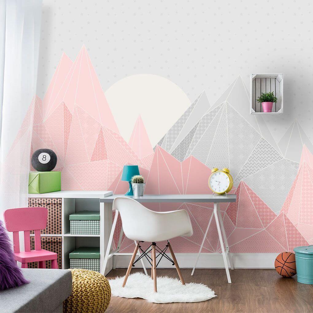розовая геометрия на стене