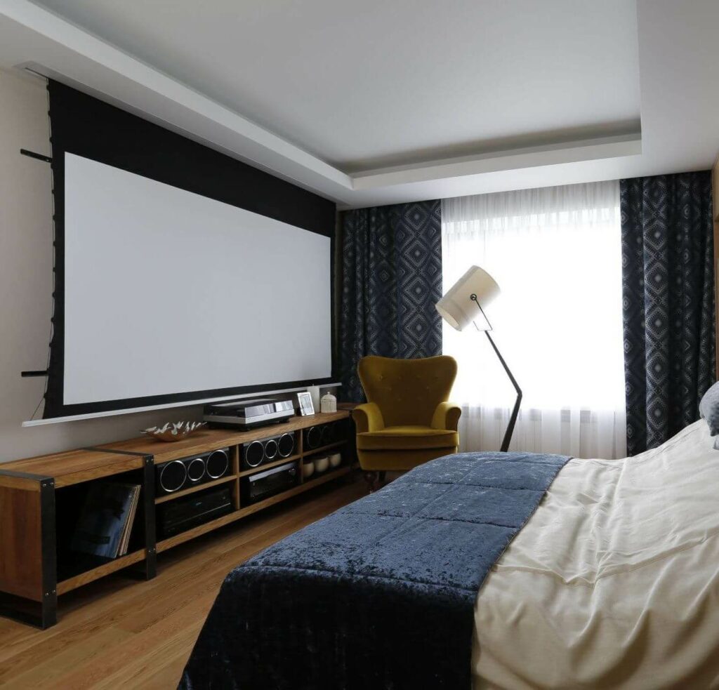 Телевизор в спальне: 5 простых советов