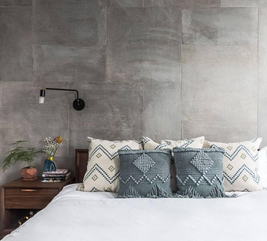 Бетон в интерьере спальни: 15 стильных примеров
