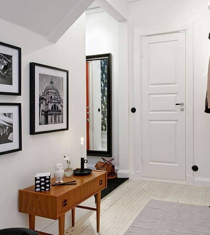 Чем украсить пустую стену в прихожей: 5 идей