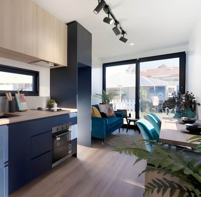 Дом из трех грузовых контейнеров с террасой на крыше