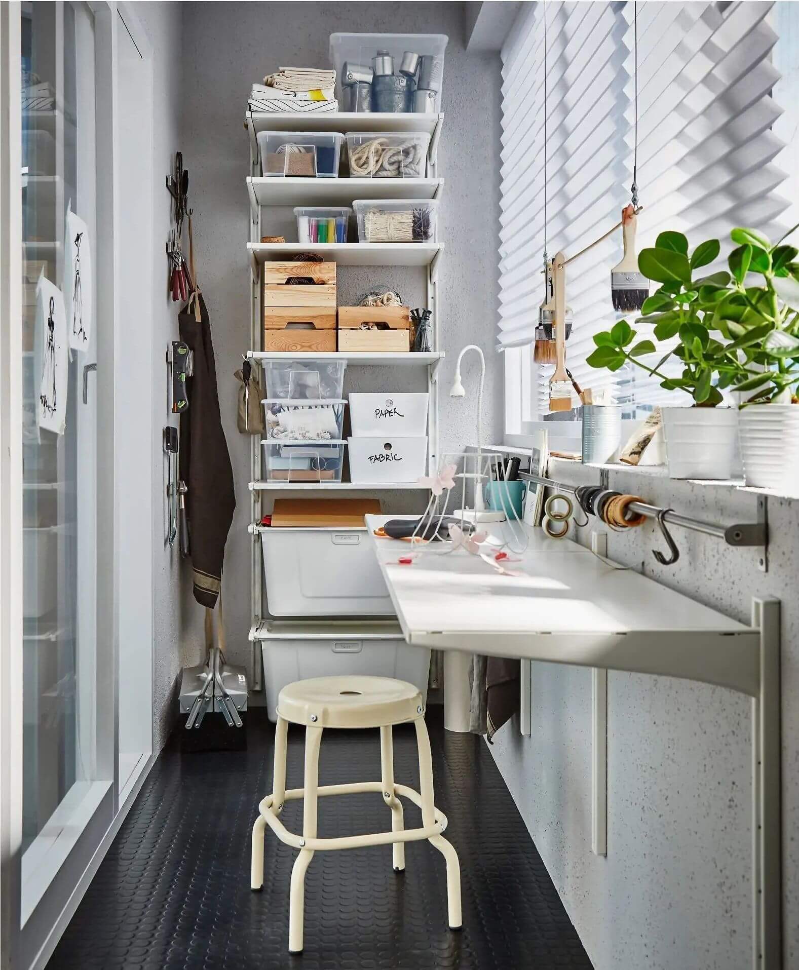 Домашняя мастерская на балконе