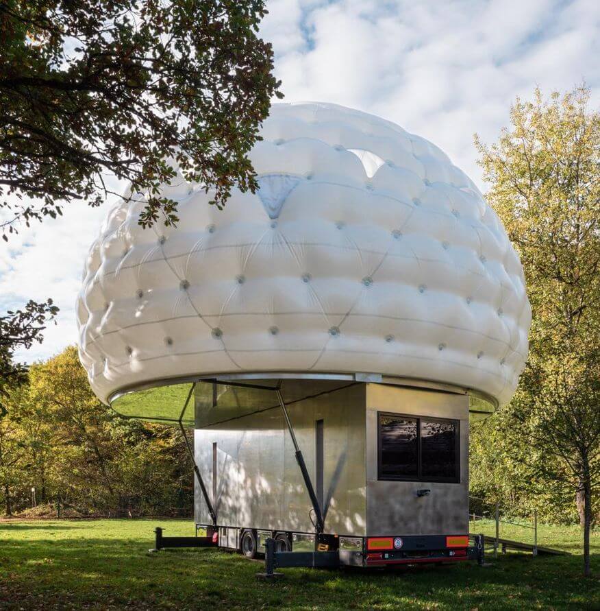 Мини-дом на колесах с надувным этажом