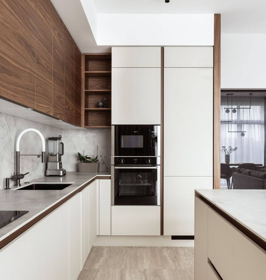 Как спрятать холодильник на кухне: 5 идей