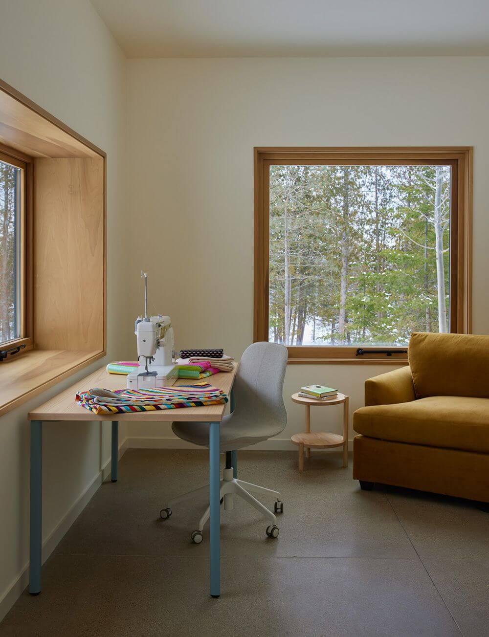 Рабочая зона у окна