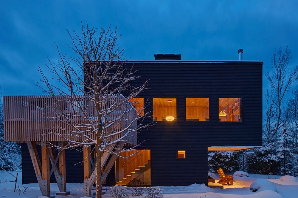 Загородный дом в вечернее время