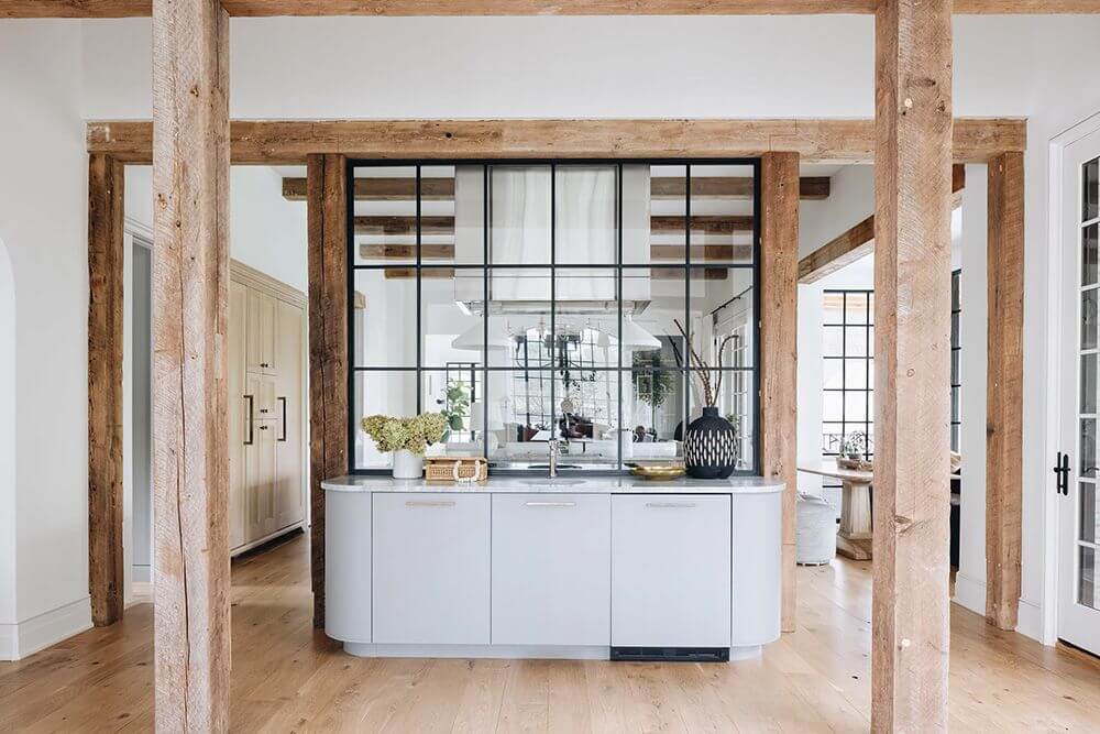 Деревянные балки в интерьере