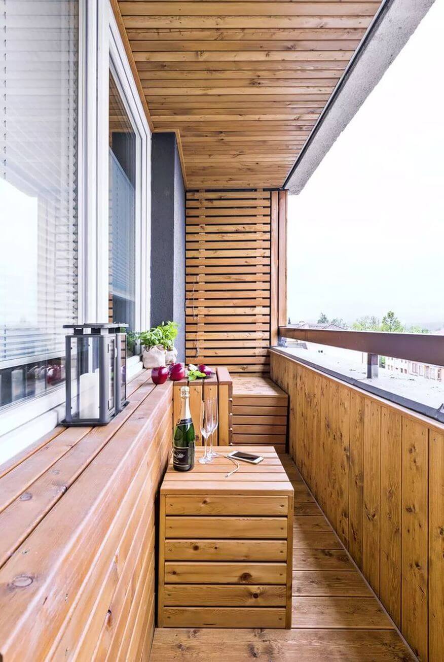 Отделка деревом на балконе